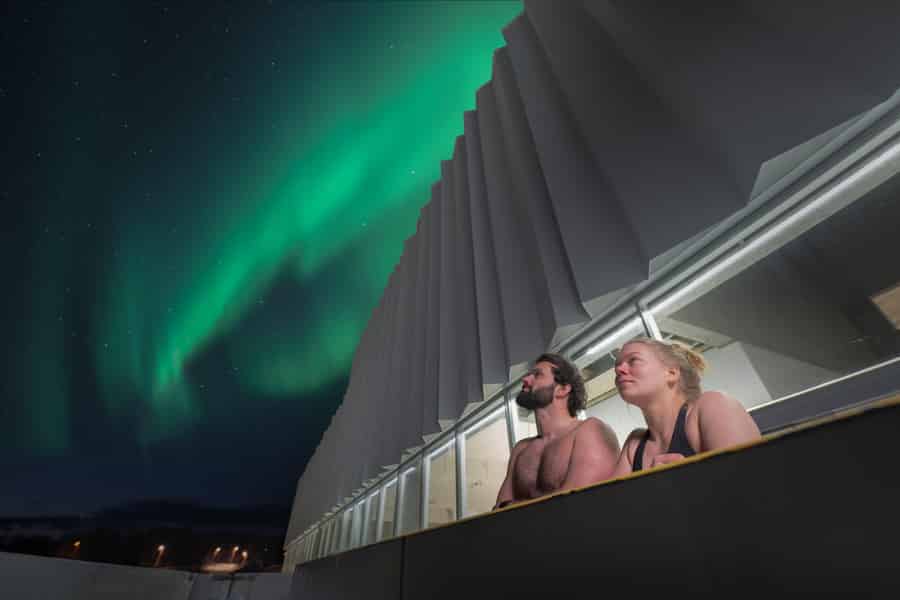 Tromsøbadet – Schwimmen, Trainieren und Entspannen in der Arktis. Foto: GetYourGuide Tromsøbadet – Schwimmen, Trainieren und Entspannen in der Arktis. Foto: GetYourGuide