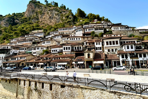 地拉那：贝拉特联合国教科文组织古城之旅及奥努弗里博物馆入场地拉那：贝拉特联合国教科文组织古城游览及奥努弗里博物馆入场