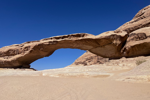Wadi Rum: Private 2-day photography tour stargazing and jeep