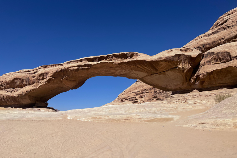 Wadi Rum: Private 2-day photography tour stargazing and jeep