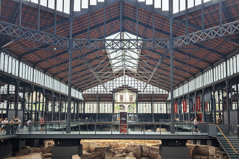 Barcelona: Old Town Private Walking Tour of Past and Present 2H - Guided tour in Spanish with Fábio