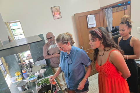 Varanasi: Indian Cooking Class with Hotel Pickup