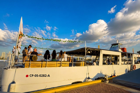 **Cartagena: Sunset Catamaran, Drinks & Night Party**