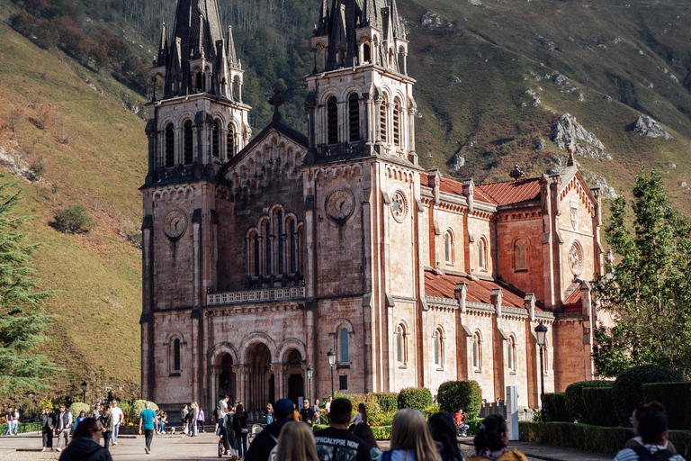 Private Excursion to Lagos, Covadonga and Cangas de Onís from Oviedo or Gijón Private Excursion to Lagos, Covadonga, and Cangas de Onís from Oviedo or Gijón