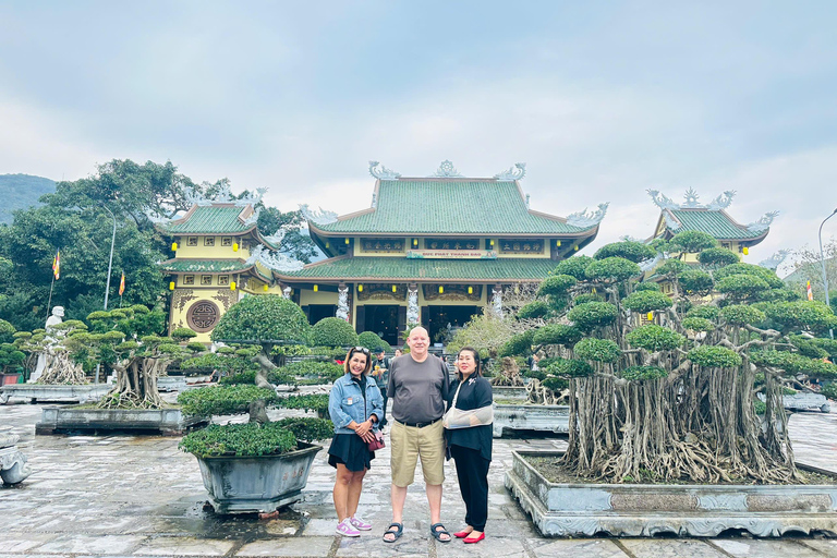 Da Nang: Ao Dai Photoshoot & Son Tra Cultural Tour