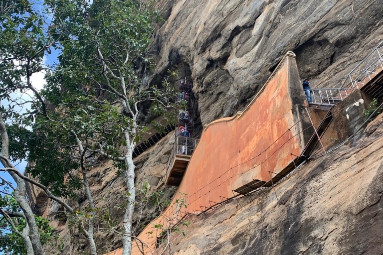 Excursion d'une journée à Sigiriya et au parc national de Minneriya depuis Negombo