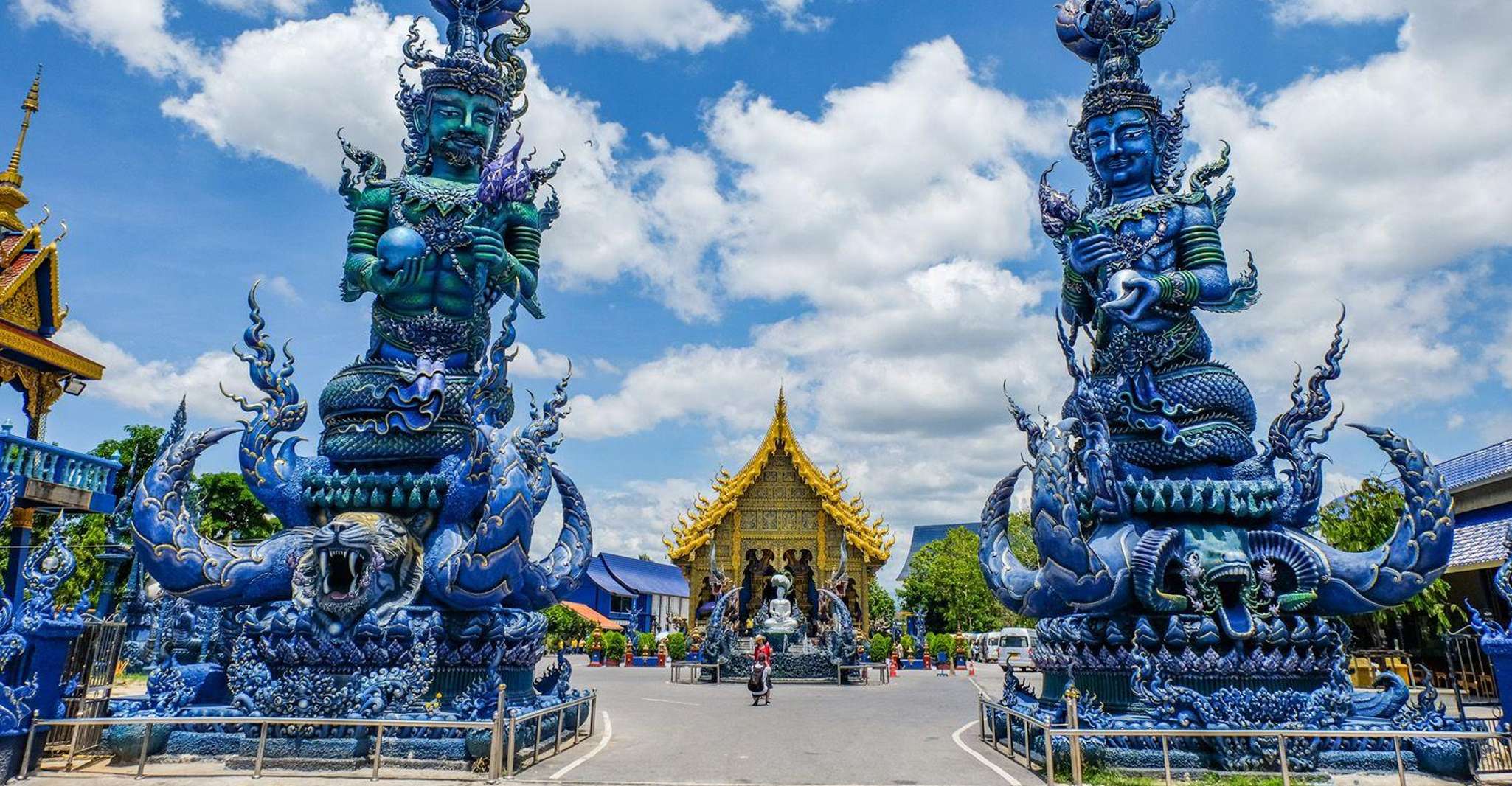 From Chiang Mai, White Temple Black House and Blue Temple - Housity