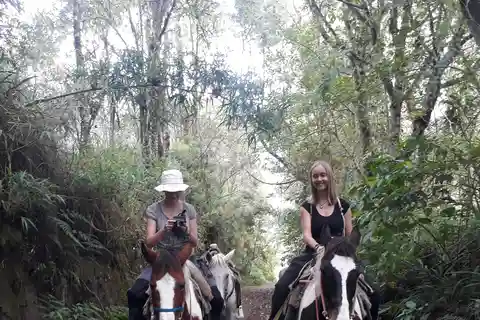 Baños: 2 Hours Horseback Riding with Tungurahua Views