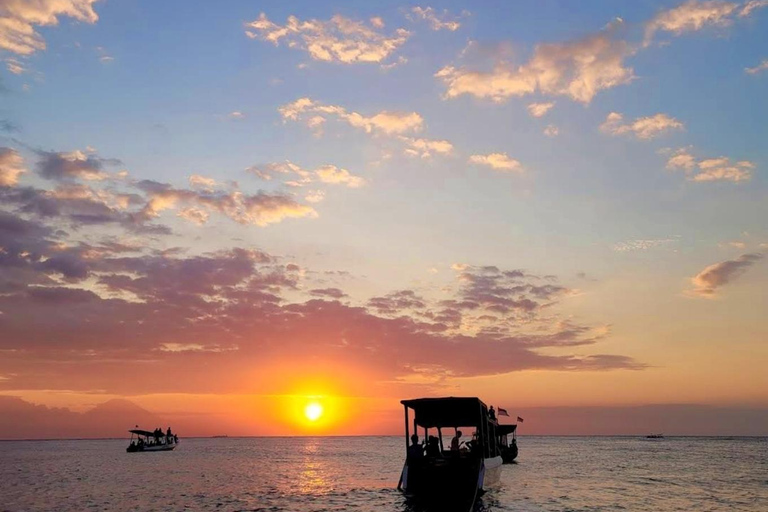 Gili Islands: Private Sunset & Snorkeling Tour with GoPro
