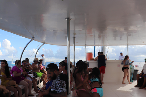 Cancun : Croisière en catamaran à Isla Mujeres avec plongée en apnée