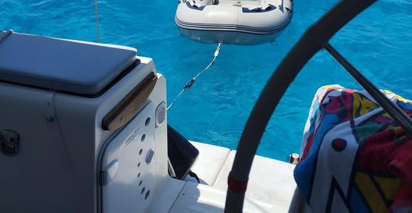 Cagliari: Theater on a sailboat in the Gulf with lunch