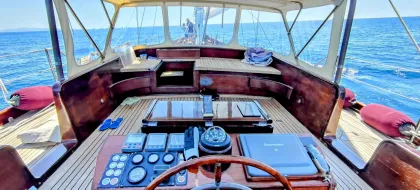Elba: Private Bootstouren mit einer klassischen Holzjacht.