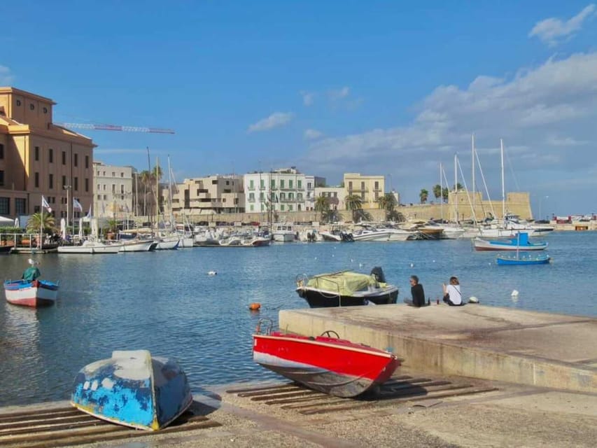 Recorrido en e-Bike para descubrir Bari: el paseo marítimo y el casco ...