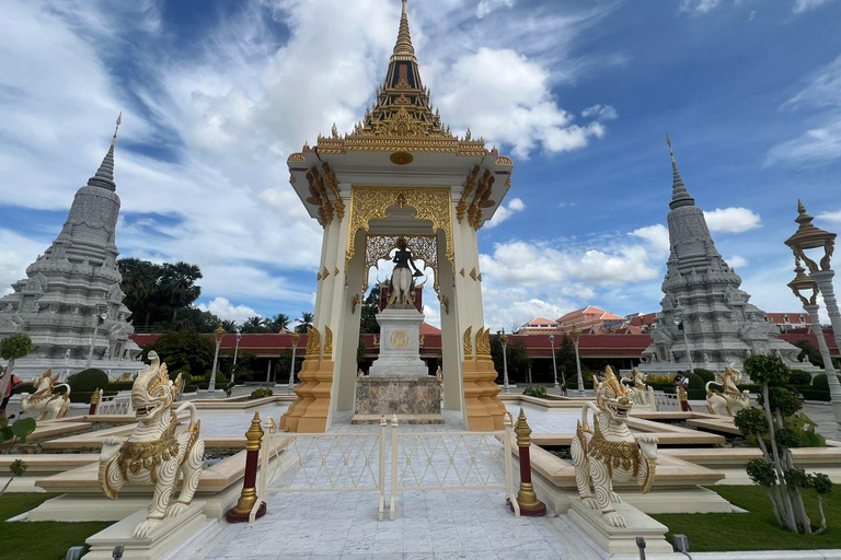 Phnom Penh: Hidden Gems Walking Tour with Local Guide