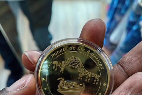 Visita histórica a pie por Panamá con brindis al final