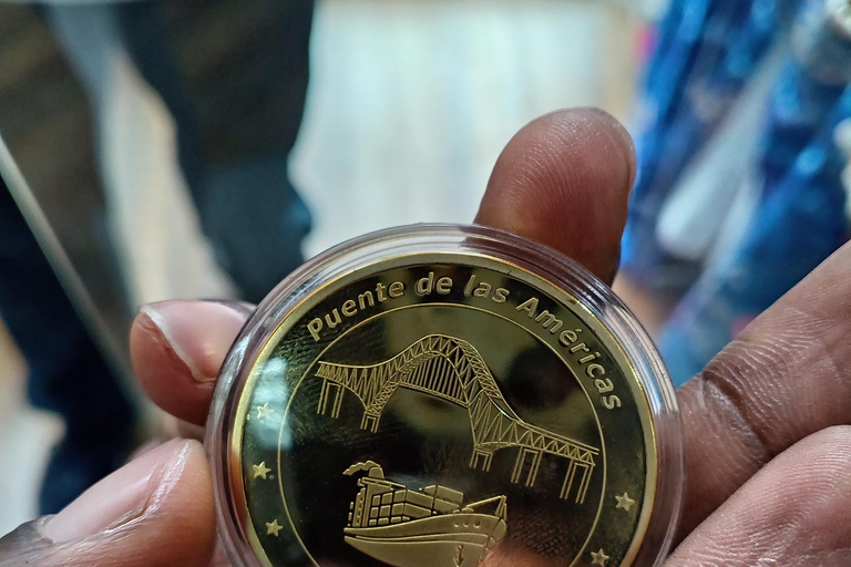 Visita histórica a pie por Panamá con brindis al final