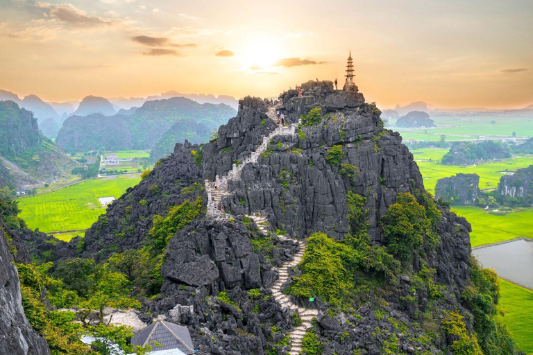 Depuis Hanoi : Ninh Binh - Trang An - Grottes de Mua - Déjeuner et busAu départ de Hanoi : Découvrez la beauté de Ninh Binh - Excursion d&#039;une journée