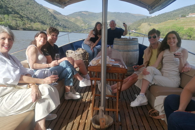Valle del Douro: tour di mezza giornata con 1 cantina, degustazioni e tour in barca di 1 ora