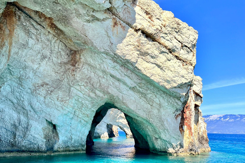 Zakynthos: Ultimate Experience to Shipwreck, Caves & Turtles Shipwreck and Turtles: Semi private tour