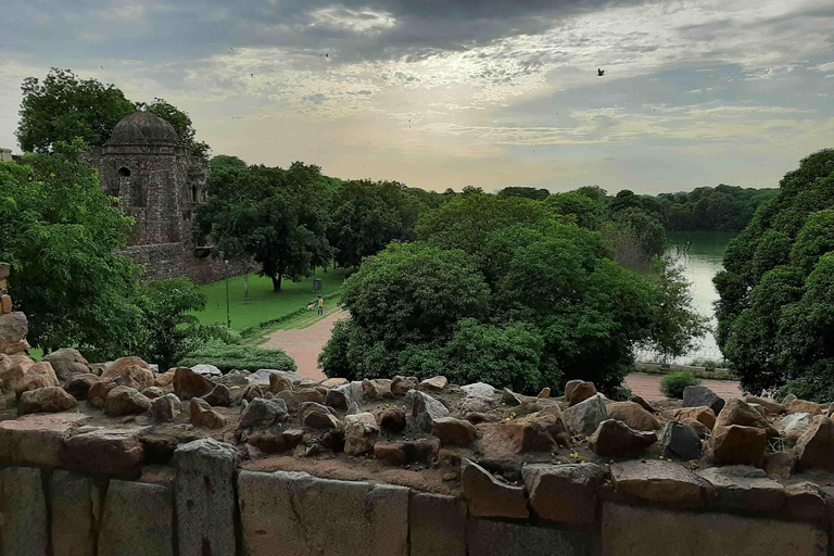 Deli: Visita guiada a pé à aldeia de Hauz Khas e ao Parque dos VeadosDélhi: excursão guiada a pé pela vila de Hauz Khas e pelo Deer Park