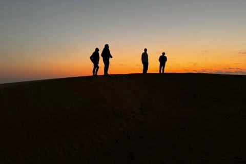 Gouden Uur Magie: Rub' Al Khali Woestijn Zonsondergang TourGouden Uur Magie: Woestijn Zonsondergang Tour