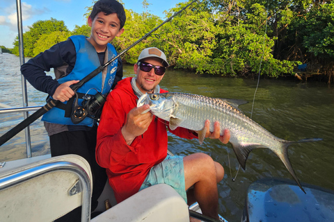 San Juan: Tarpon Fishing Charter with Guide