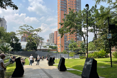 Medellin: Escobar Tour + Comuna 13 in groups