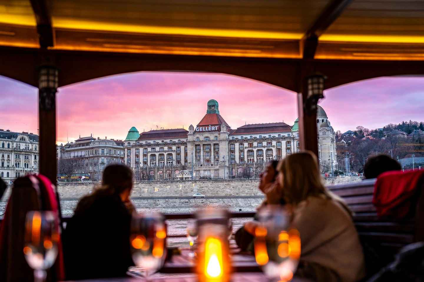 Budapest: Historic Cruise with Welcome Drink