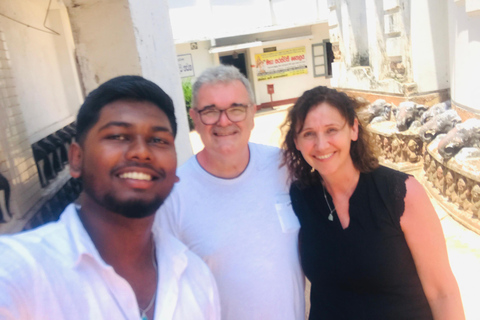 Negombo: Private Tuk-Tuk Tour –Temples, Markets & Local Life