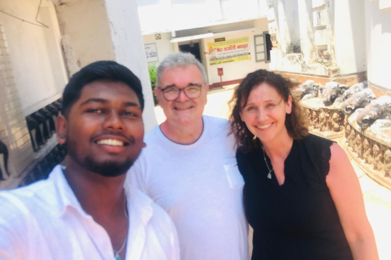 Negombo: Private Tuk-Tuk Tour –Temples, Markets & Local Life