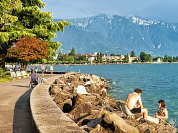 Vevey: Express Walk with a Local in 60 minutes