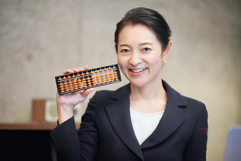 Hiroszima: Japońska liczydło z instruktoremHiroszima: Japońskie liczydło z instruktorem