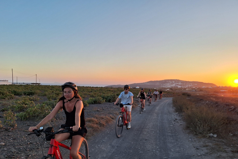 Santorin : Excursion en E-Bike au coucher du soleil