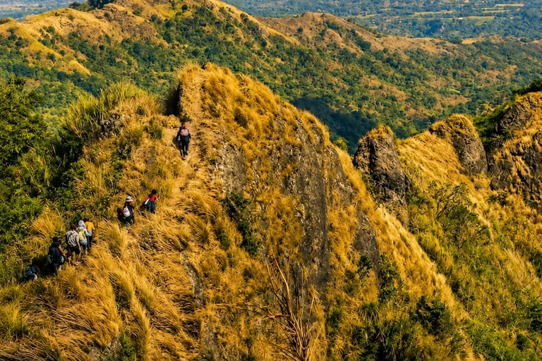 Manila: Private Mt. Batulao Hike with Tagaytay Stop