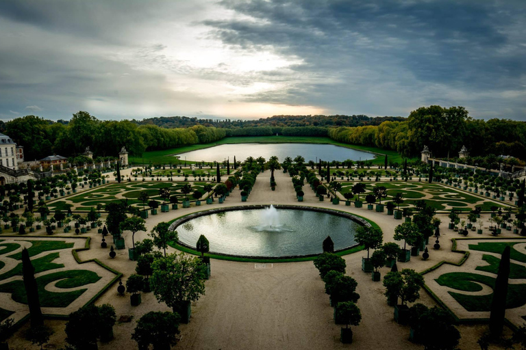 Från Paris: Dagsutflykt till Giverny och Versailles - Privat tur