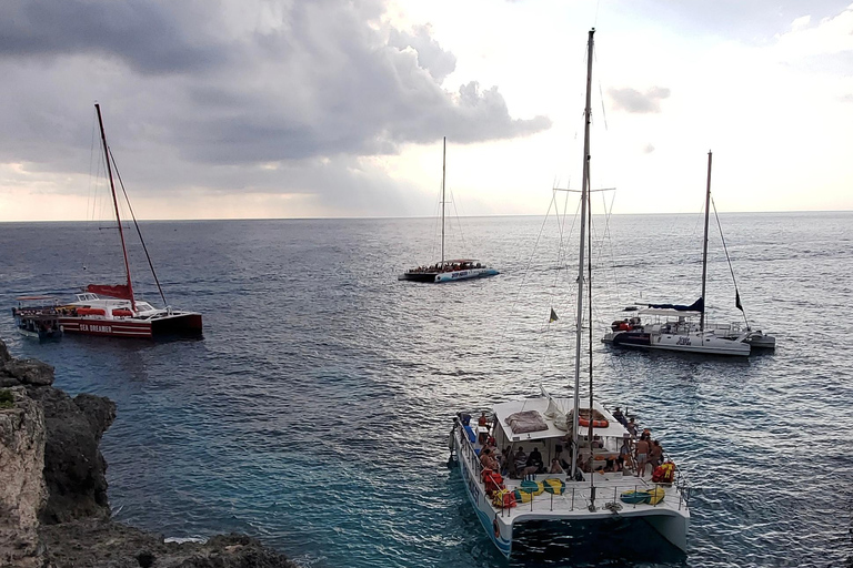 Montego Bay: Bamboo Rafting Tour and Rick's Café visit