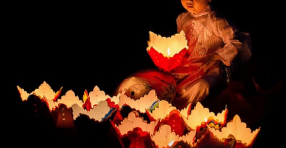Hoi An: Night Boat Trip and Release Lantern at Hoai River