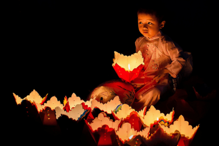 Hoi An: Gita notturna in barca e rilascio delle lanterne sul fiume Hoai