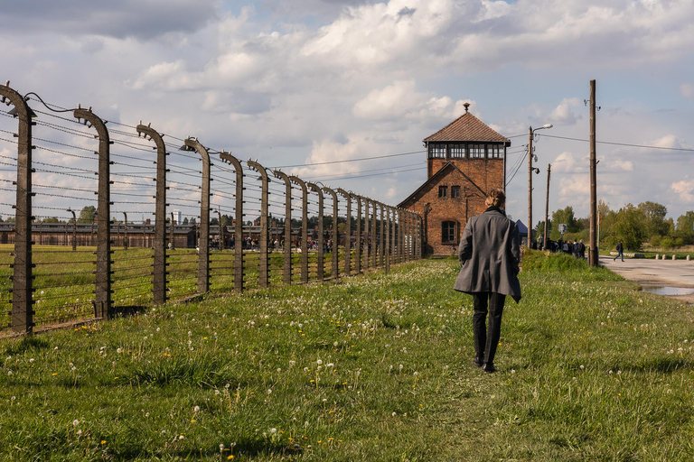 Cracóvia: Auschwitz-Birkenau: Tour guiado de melhor qualidade e serviço de buscaTour guiado com serviço de busca no hotel