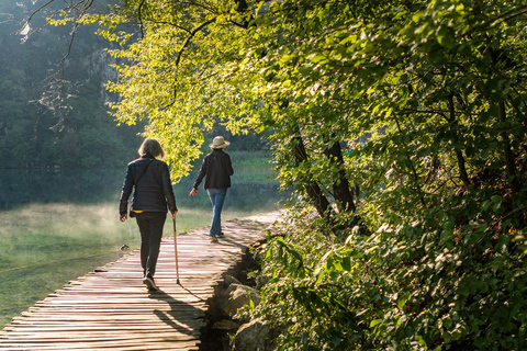 Jeziora Plitwickie i wodospady Krka: Pokonaj tłumy