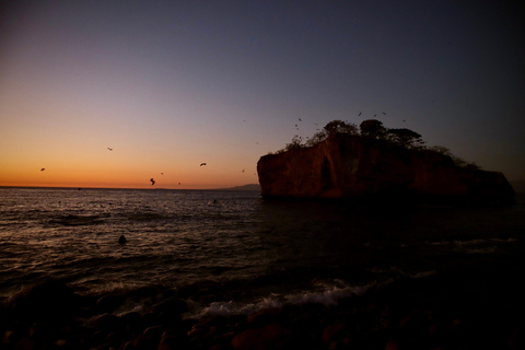 Excursion en bateau au coucher du soleil et à la découverte des bioluminescences aux îles Los Arcos