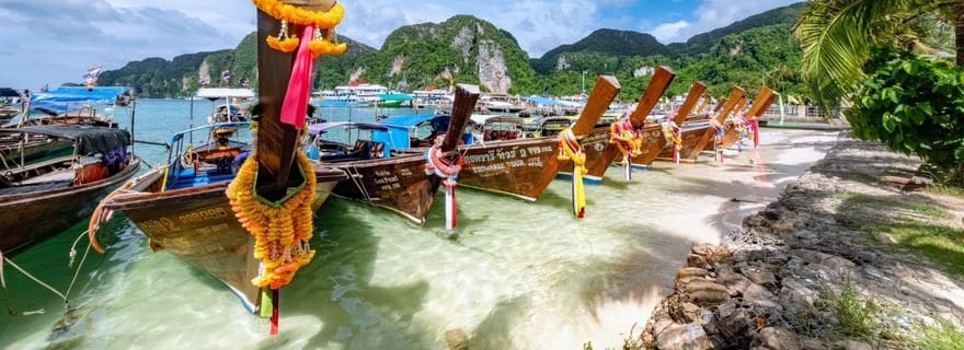 Koh Phi Phi : excursion d'une demi-journée dans les criques et le lagon à bord du Privateer
