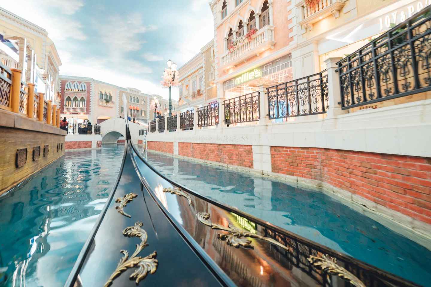 Macau: Venetian-Style Gondola Ride - Macau: Venetian-Style Gondola Ride