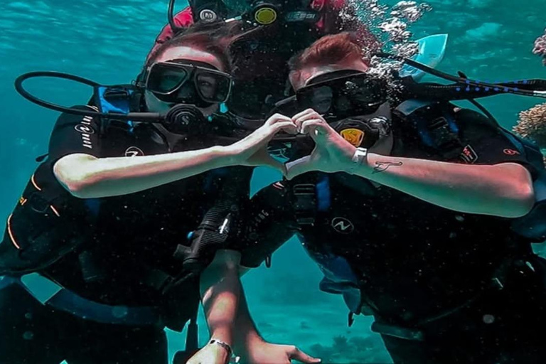 Hurghada: Luksusowa prywatna wycieczka jachtem z lunchem i atrakcjami