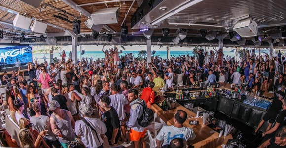 Mykonos: 4-Stop Beach Club Crawl & Day Party