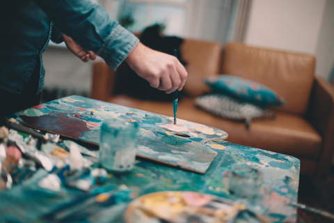 Private Art Tour in Galleries and Art Studio with Champagne