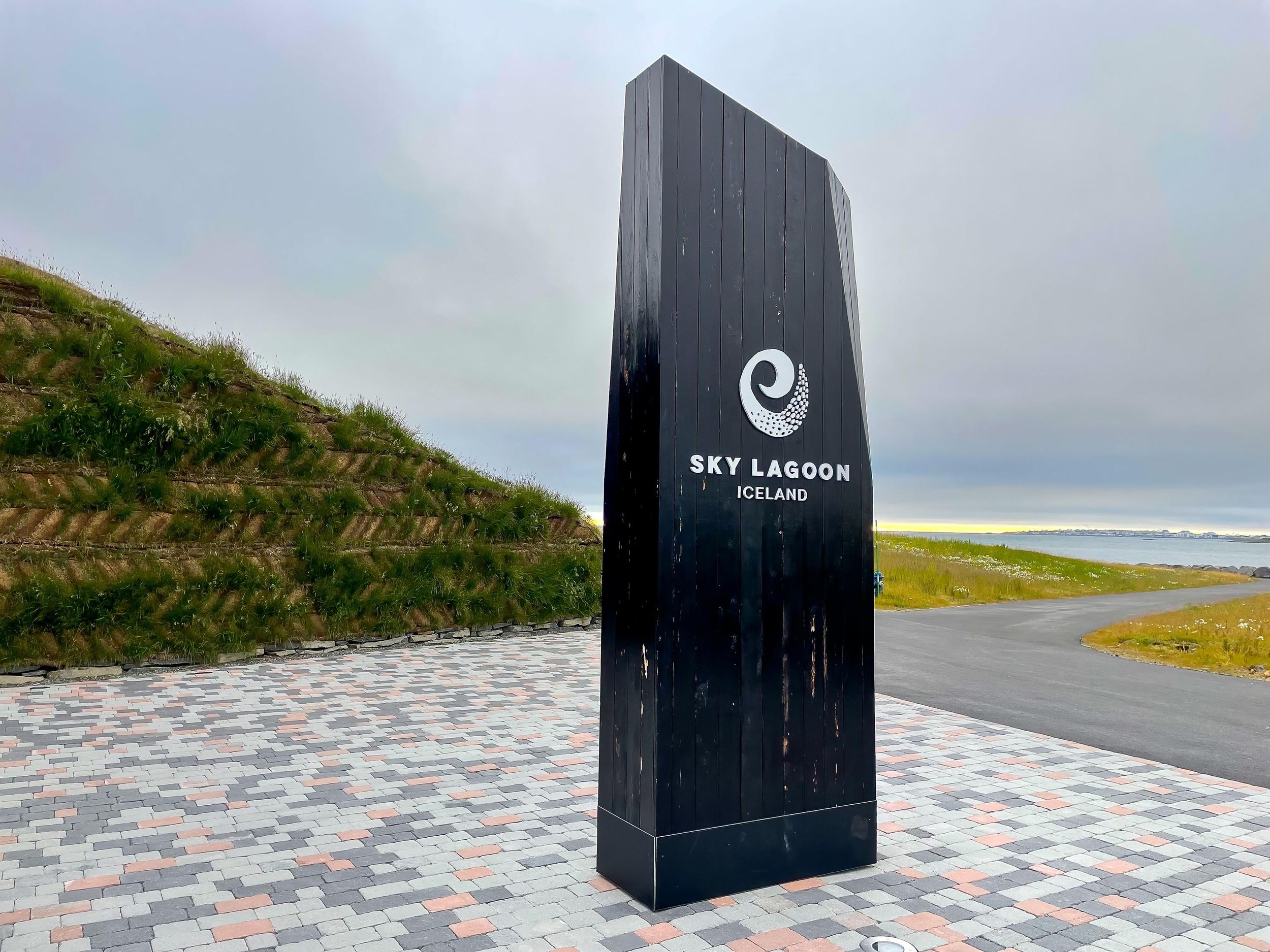 Sky Lagoon zum Flughafen Keflavik