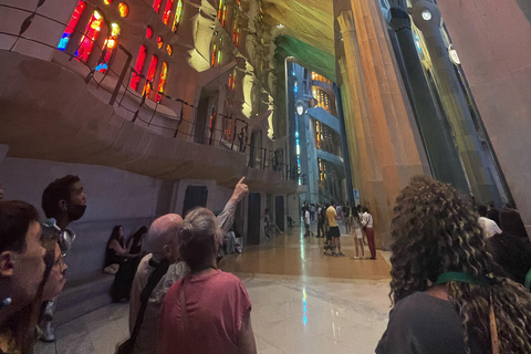 Visita guiada à Sagrada Família e experiência de navegação em Barcelona