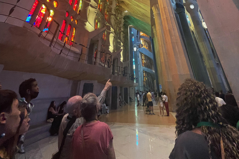 Tour guidato della Sagrada Familia di Barcellona ed esperienza in barca a vela