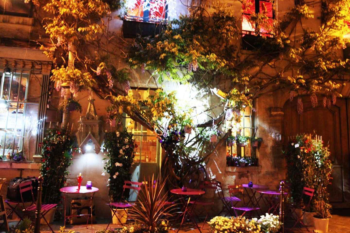 巴黎夜游：探秘幽灵传说与神秘故事